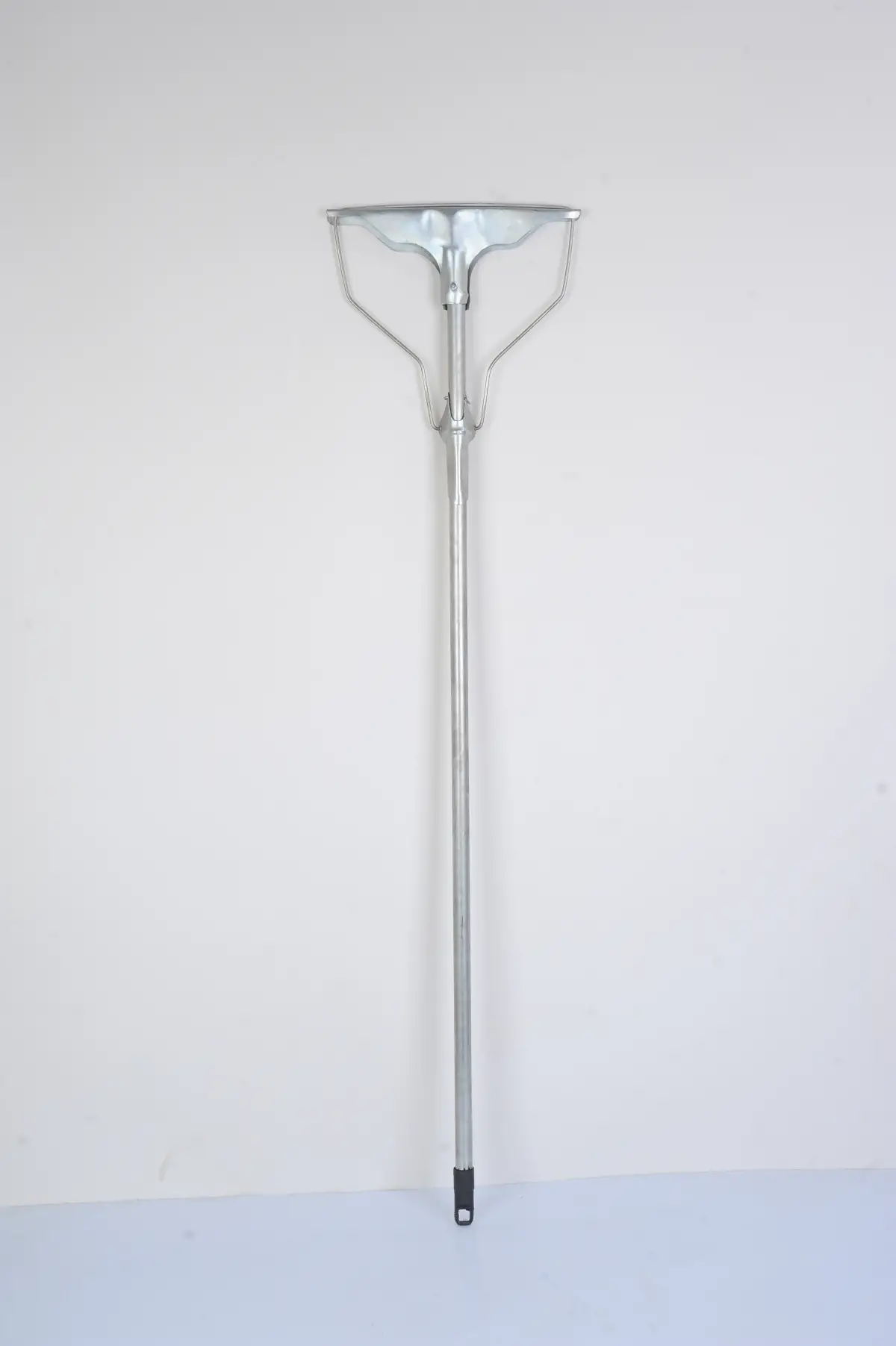 YAYLI PASPAS KENDİNDEN SAPLI METAL GENİŞ